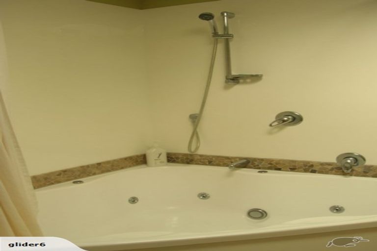 Photo of property in 5 Kaitawa Road, York Bay, Lower Hutt, 5013