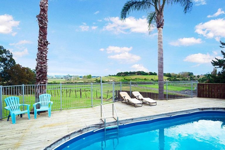 Photo of property in 141 Mangakura Road, Helensville, 0875