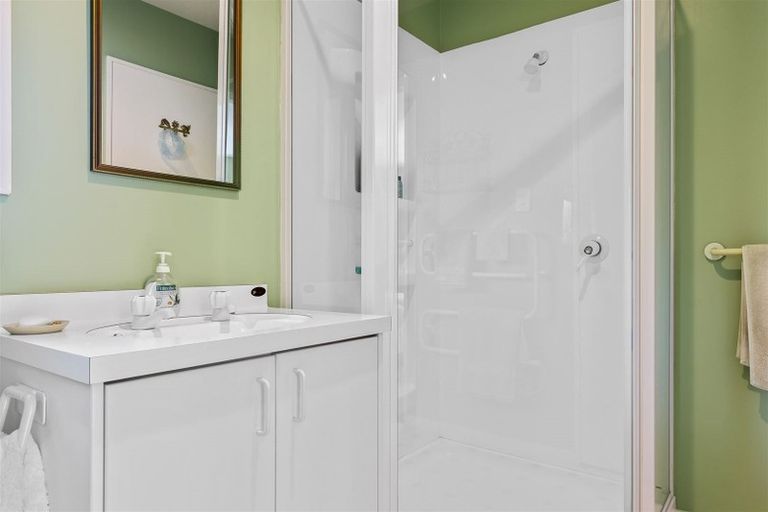 Photo of property in 2/138 Memorial Avenue, Burnside, Christchurch, 8053