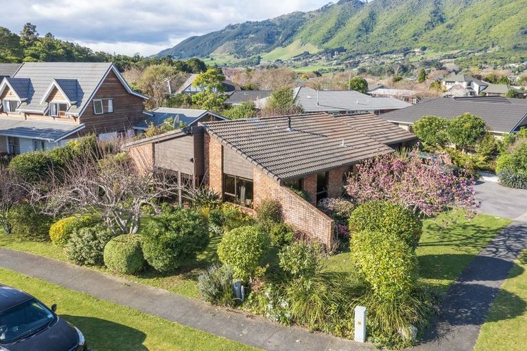 Photo of property in 1 Manu Grove, Waikanae, 5036