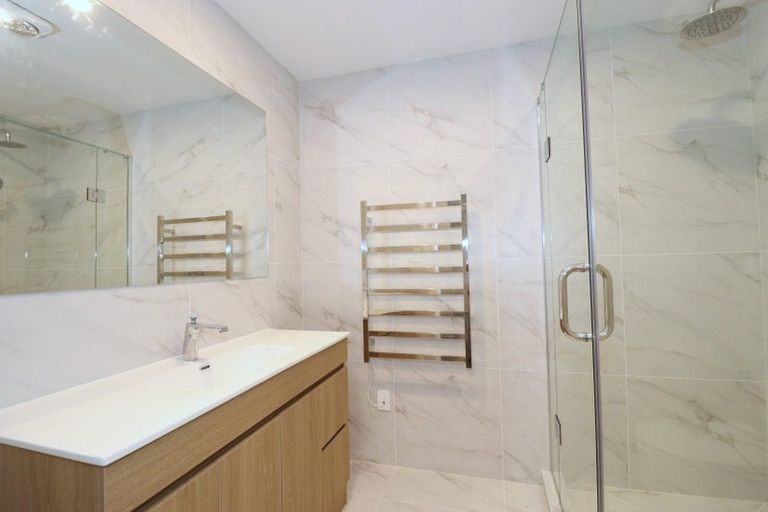 Photo of property in 14a Gulf Crest, Bucklands Beach, Auckland, 2012