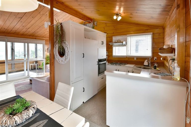 Photo of property in 60 Carlisle Road, Browns Bay, Auckland, 0630