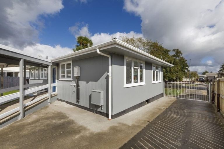 Photo of property in 42 Robinson Crescent, Westbrook, Palmerston North, 4412