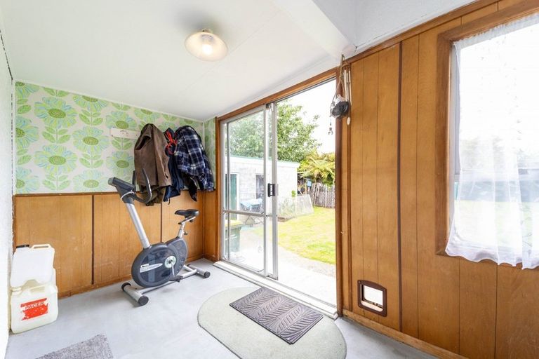 Photo of property in 24 Brassey Street, Waverley, 4510