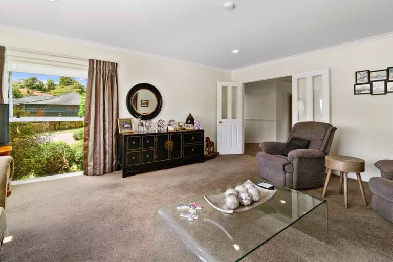 Photo of property in 35 Capricorn Place, Kawaha Point, Rotorua, 3010