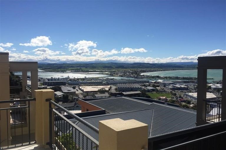 Photo of property in 28 Parade Street, Hospital Hill, Napier, 4110