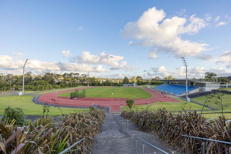 Photo of property in 2/81 Vodanovich Road, Te Atatu South, Auckland, 0610