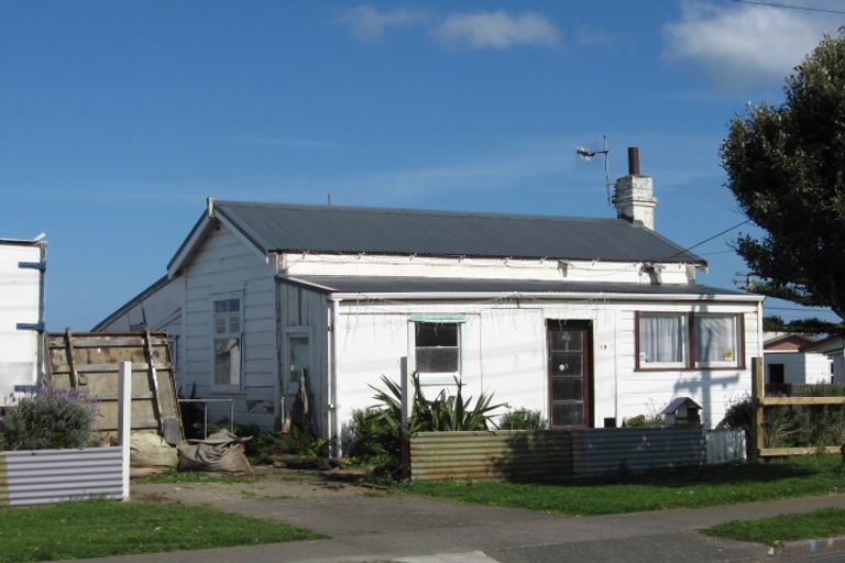 Photo of property in 19 Hood Street, Castlecliff, Whanganui, 4501