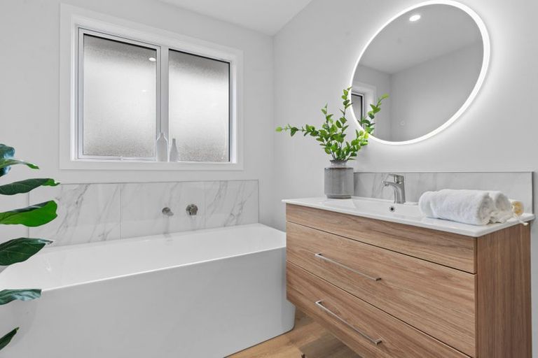 Photo of property in 471 High Street South, Carterton, 5713