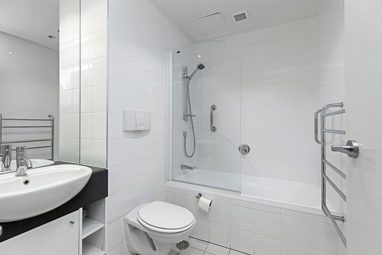 Photo of property in Sanctum Apartment, 10 Ebor Street, Te Aro, Wellington, 6011