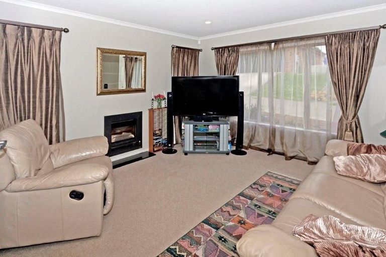 Photo of property in 29d Paparoa Road, Cockle Bay, Auckland, 2014