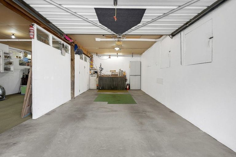 Photo of property in 3 Claret Place, Henderson, Auckland, 0612