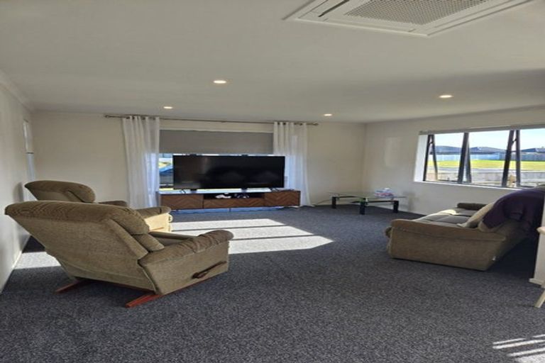 Photo of property in 9 Te Piriti Road, One Tree Point, 0118