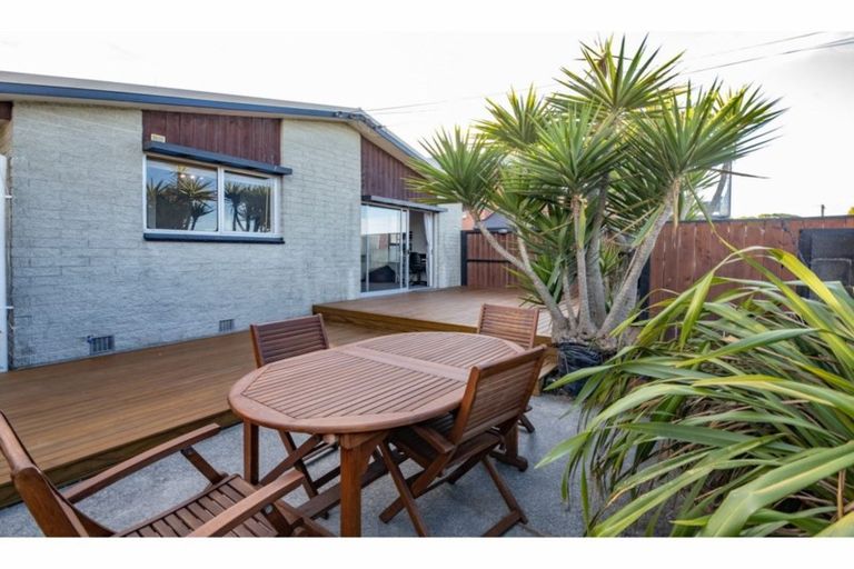 Photo of property in 523 Marine Parade, South New Brighton, Christchurch, 8062