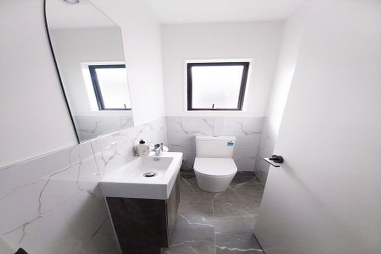 Photo of property in 18 Konoba Avenue, Kumeu, 0810