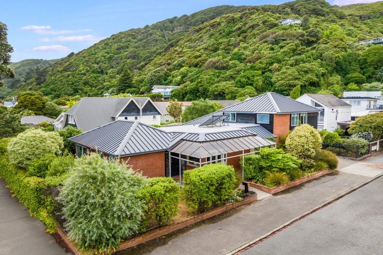Photo of property in 383 Muritai Road, Eastbourne, Lower Hutt, 5013