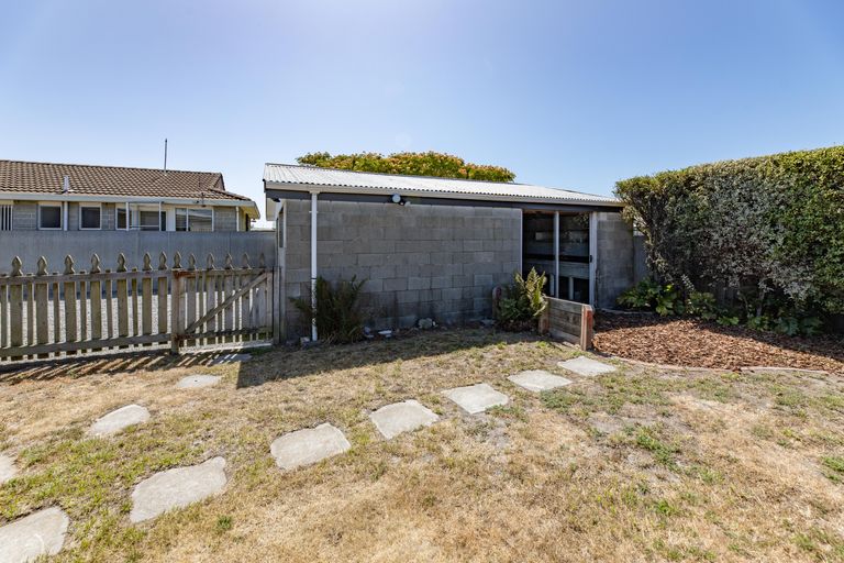 Photo of property in 24 Meon Street, Aranui, Christchurch, 8061