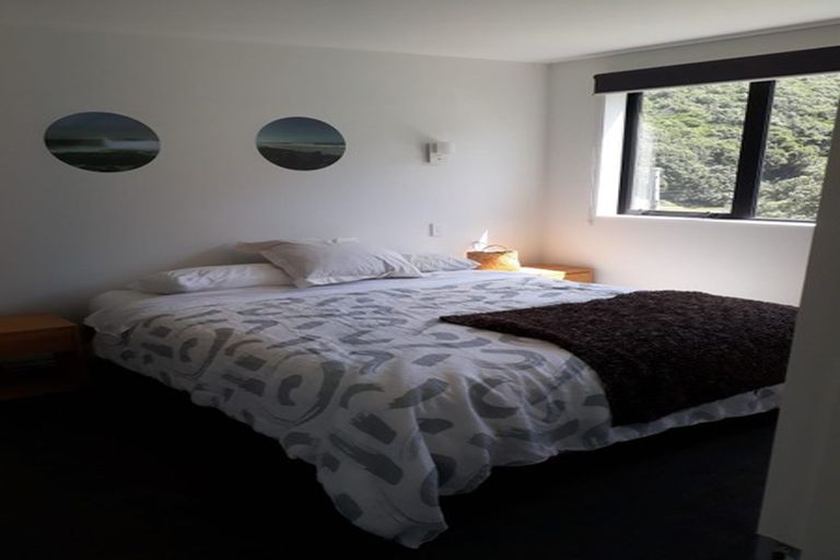 Photo of property in 73 Hungerford Road, Houghton Bay, Wellington, 6023