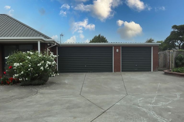 Photo of property in 11 Amdale Avenue, Broomfield, Christchurch, 8042