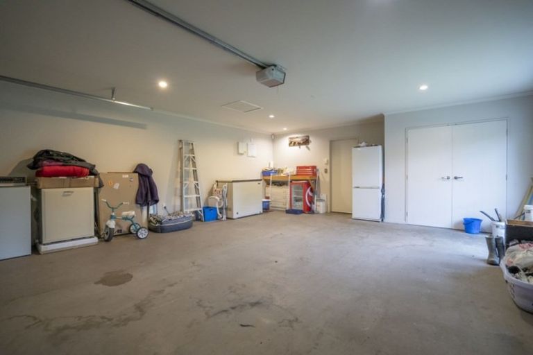 Photo of property in 61 Dunns Road, Otatara, Invercargill, 9879
