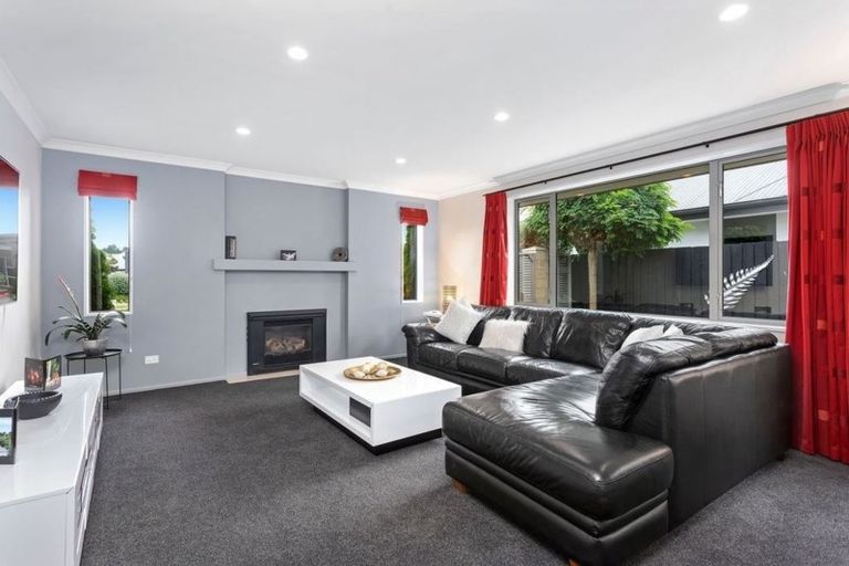 Photo of property in 28 Reka Street, Parklands, Christchurch, 8083