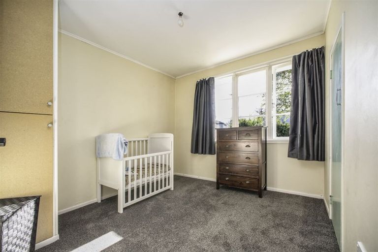 Photo of property in 26 Kirrie Avenue, Te Atatu South, Auckland, 0610