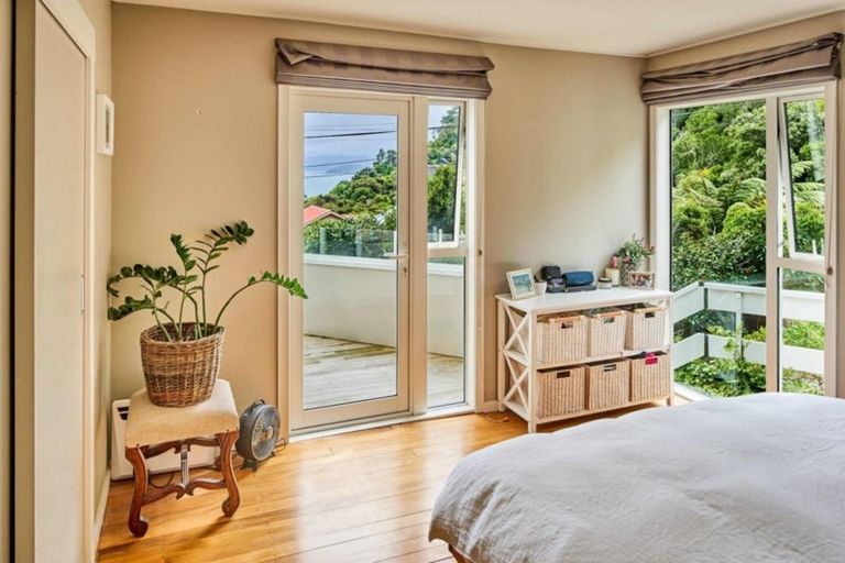 Photo of property in 47 Rona Street, Eastbourne, Lower Hutt, 5013