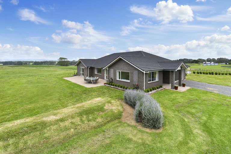 Photo of property in 260 Urquhart Road, Karaka, Papakura, 2580