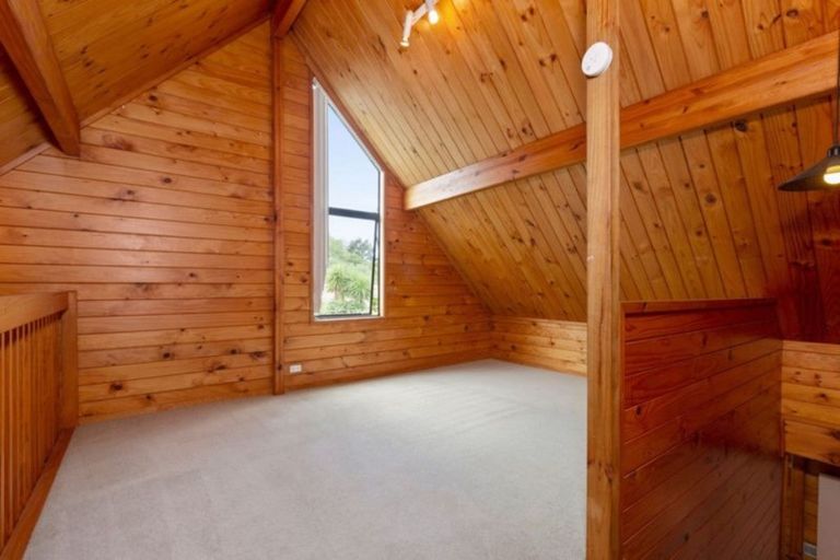 Photo of property in 2/62 Hillcrest Avenue, Hillcrest, Auckland, 0627