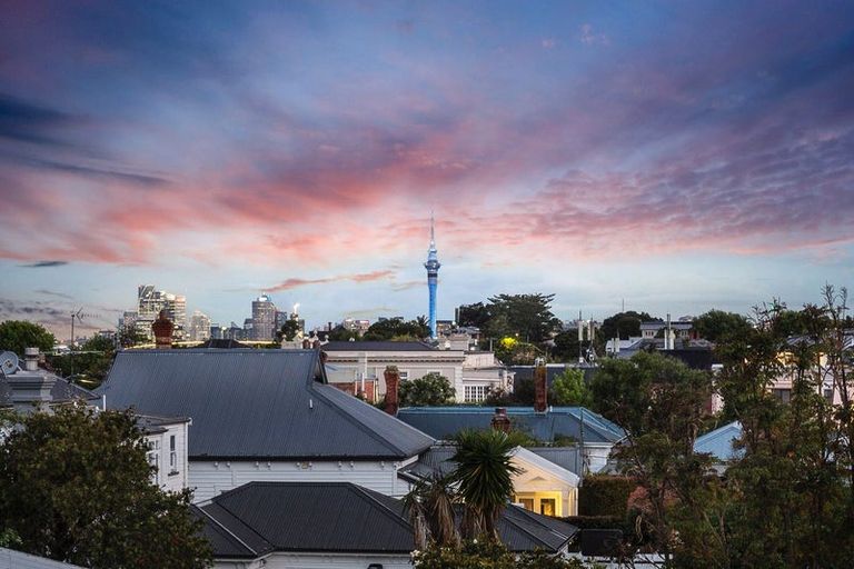 Photo of property in 138a Hinemoa Street, Birkenhead, Auckland, 0626