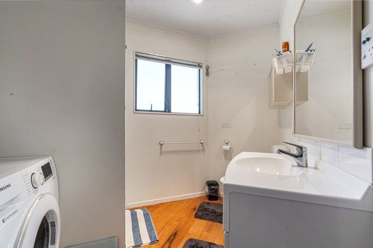 Photo of property in 5 Landvale Court, Browns Bay, Auckland, 0630