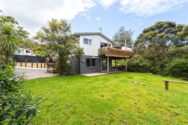 Photo of property in 27 Reynolds Place, Torbay, Auckland, 0630