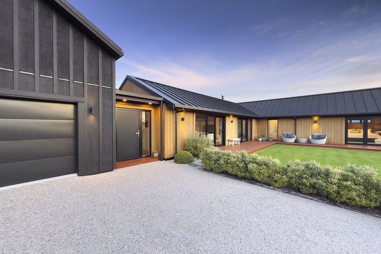 Photo of property in 6a Kinross Lane, Jacks Point, Queenstown, 9371