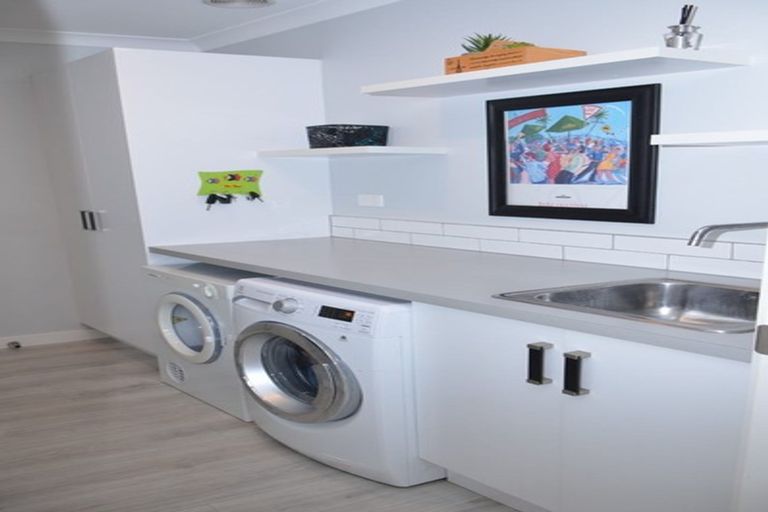 Photo of property in 2 Olive Close, Omokoroa, 3114