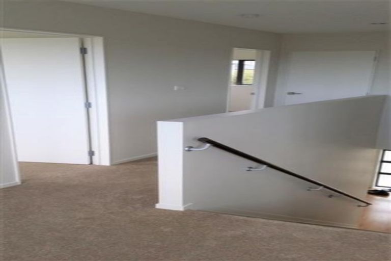Photo of property in 23 Kirikiri Drive, Papakura, 2110