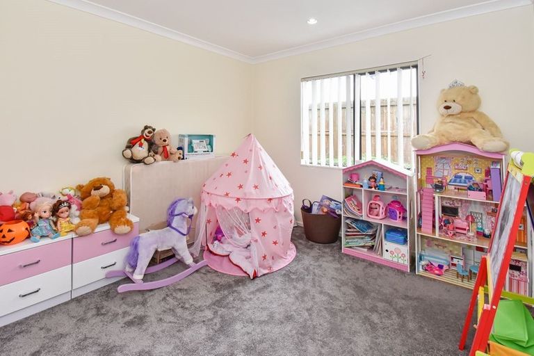 Photo of property in 12 Carn Place, Weymouth, Auckland, 2103