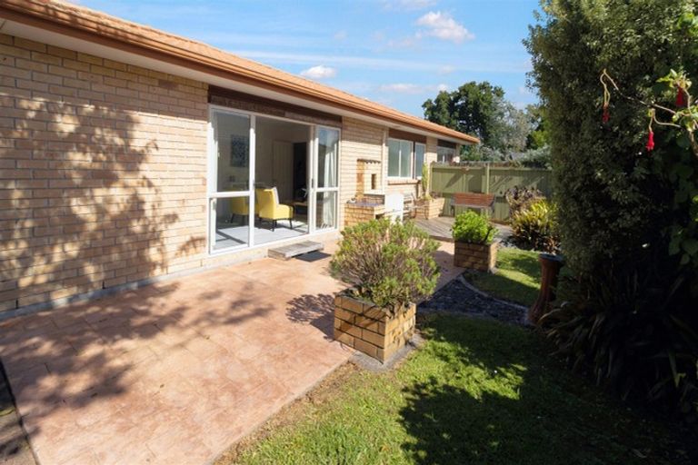 Photo of property in 20 Ryehill Close, New Lynn, Auckland, 0600