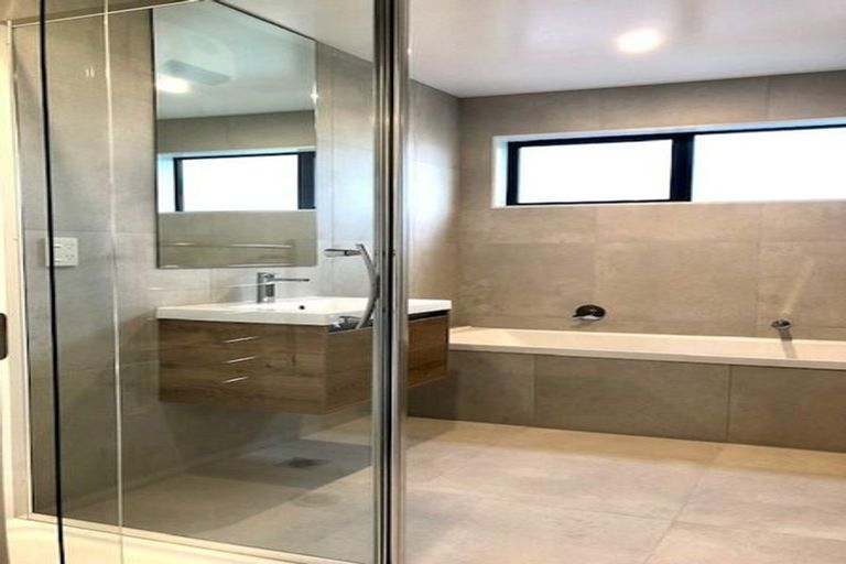 Photo of property in 19 Whimbrel Road, Flat Bush, Auckland, 2019