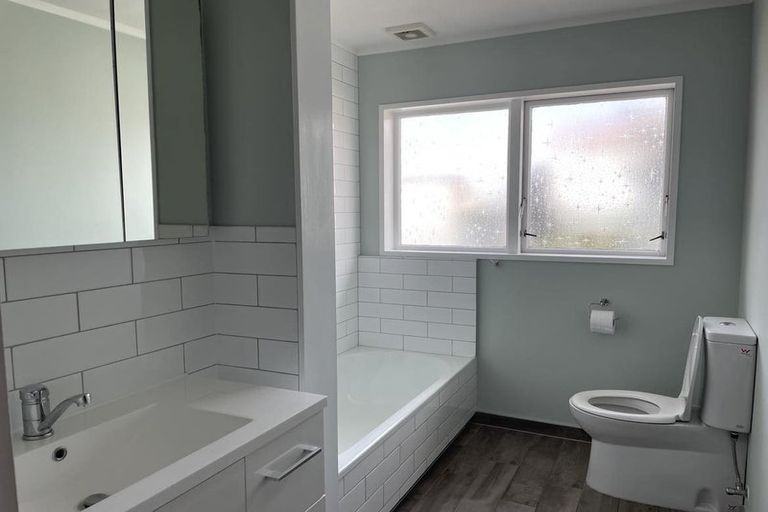 Photo of property in 1/200 Onepu Road, Lyall Bay, Wellington, 6022