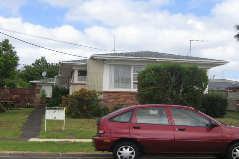 Photo of property in 1/1 Napoleon Avenue, Milford, Auckland, 0620