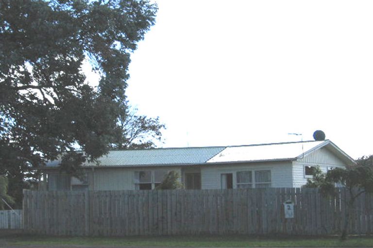 Photo of property in 2 Universal Drive, Henderson, Auckland, 0610