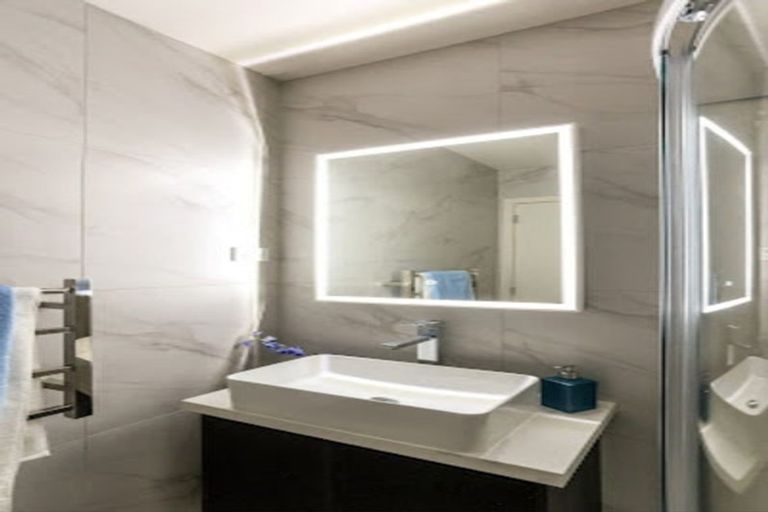 Photo of property in 1/8 Hepburn Road, Glendene, Auckland, 0602