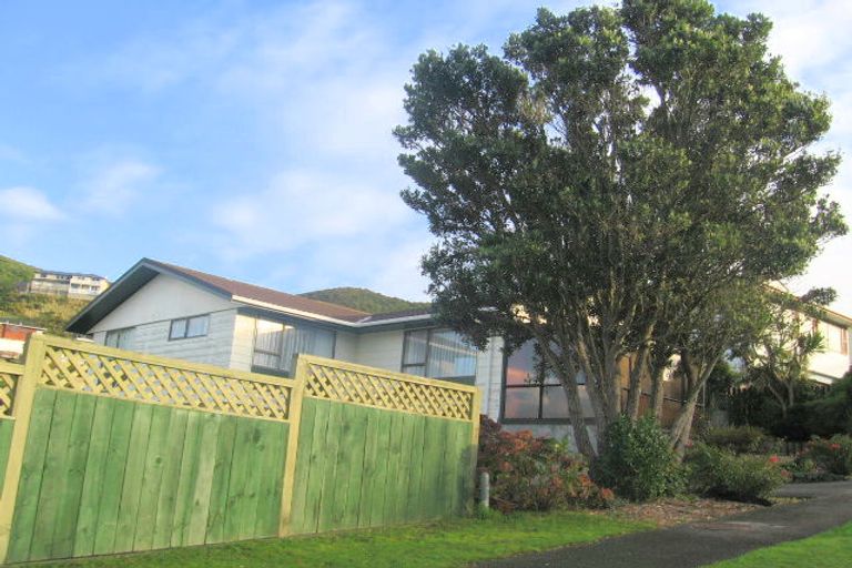 Photo of property in 81 Victory Crescent, Tawa, Wellington, 5028