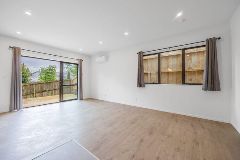 Photo of property in 13b Tenbless Court, Unsworth Heights, Auckland, 0632