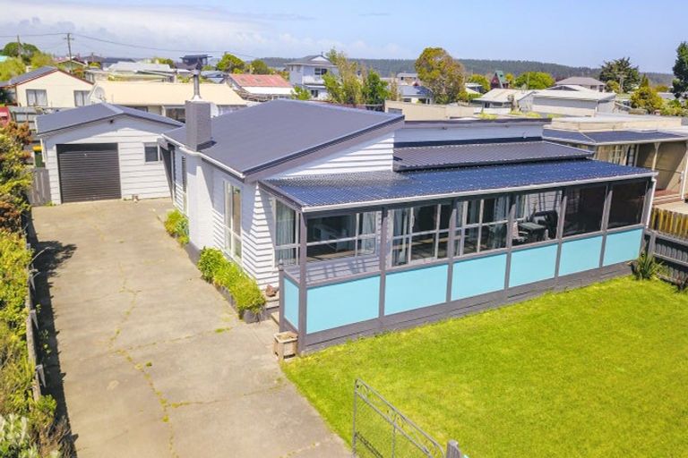 Photo of property in 16 Linklater Avenue, Foxton Beach, Foxton, 4815