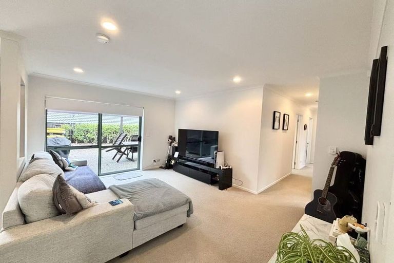 Photo of property in 32 Rush Creek Drive, Westgate, Auckland, 0614