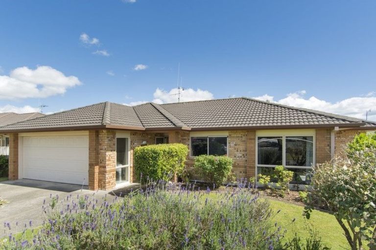 Photo of property in 2 Mcleod Place, Papamoa Beach, Papamoa, 3118