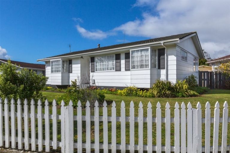 Photo of property in 12 Funnell Place, Manurewa, Auckland, 2102