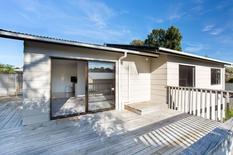 Photo of property in 7 Flaunty Place, West Harbour, Auckland, 0618