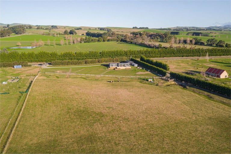 Photo of property in 24 Fraters Road, Martinborough, 5781